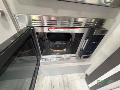 2025 Coachmen RV Freelander — photo 22 view