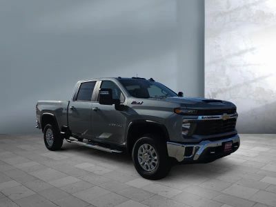 2026 Chevrolet Silverado 3500HD — photo 8 view