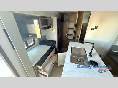 2026 Coachmen RV Freedom Express Ultra Lite - Photo 13