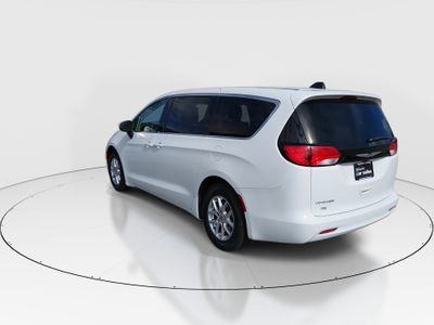 2023 Chrysler Voyager - Photo 5