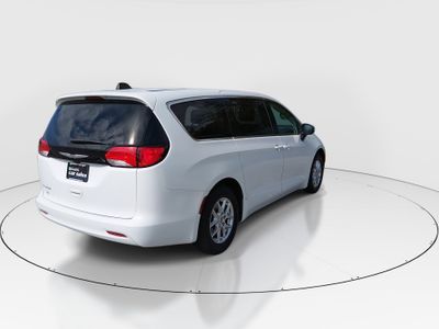 2023 Chrysler Voyager - Photo 7