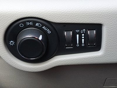 2023 Chrysler Voyager - Photo 20