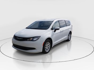 2023 Chrysler Voyager - Photo 3