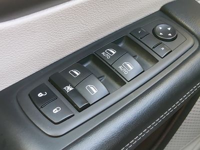 2023 Chrysler Voyager - Photo 19