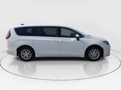 2023 Chrysler Voyager - Photo 8