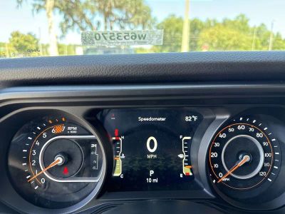 2025 Jeep Wrangler — photo 17 view
