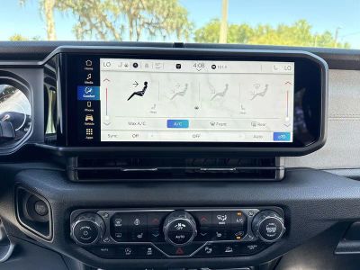 2025 Jeep Wrangler — photo 21 view