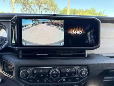 2025 Jeep Wrangler — photo 23 view