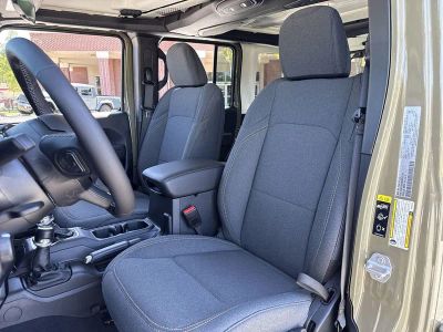 2025 Jeep Wrangler — photo 11 view
