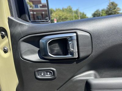 2025 Jeep Wrangler — photo 27 view