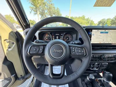 2025 Jeep Wrangler — photo 14 view
