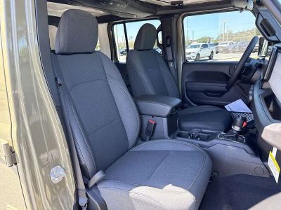 2025 Jeep Wrangler — photo 26 view