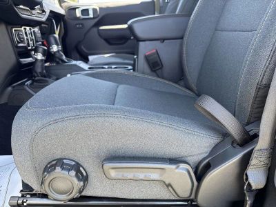 2025 Jeep Wrangler — photo 12 view