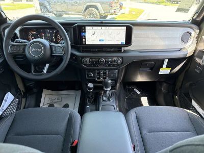 2025 Jeep Wrangler — photo 25 view