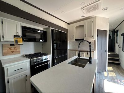 2026 VENTURE RV SPORTTREK — photo 13 view