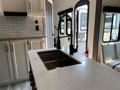 2026 VENTURE RV SPORTTREK — photo 14 view