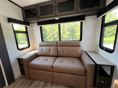 2026 VENTURE RV SPORTTREK — photo 10 view
