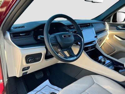 2026 Jeep Grand Cherokee — photo 9 view