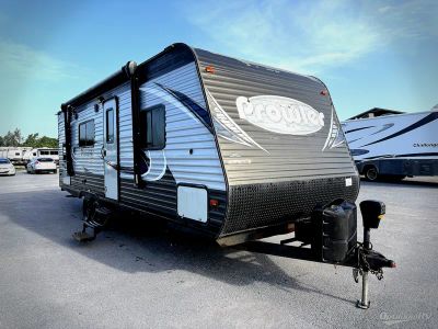 2019 Heartland Prowler Lynx — front three-quarter view