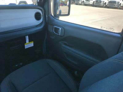 2026 Jeep Wrangler — photo 19 view