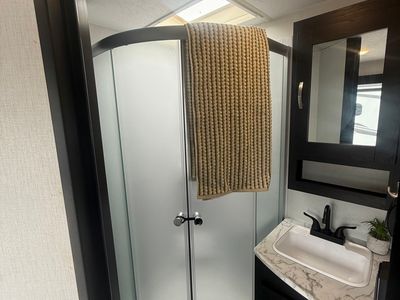 2023 Coachmen Freedom Express Ultra-Lite — photo 9 view