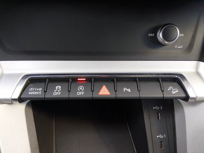 2025 Audi Q3 — photo 18 view