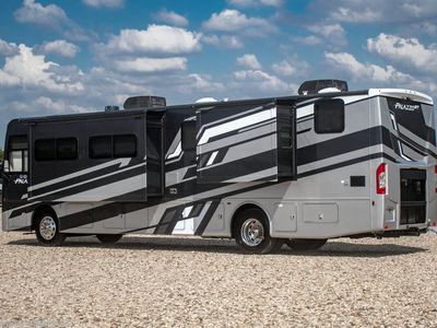 2026 Thor Motor Coach Palazzo GT - Photo 2