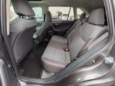 2025 Toyota RAV4 - Photo 15