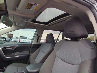 2025 Toyota RAV4 - Photo 10