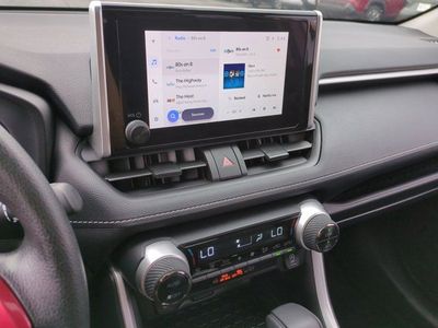 2025 Toyota RAV4 - Photo 12