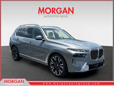 2026 BMW X7 xDrive40i in Gray — front three-quarter view