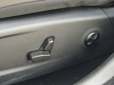 2021 Chrysler 300 — photo 21 view