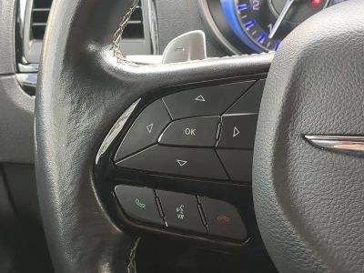 2021 Chrysler 300 — photo 29 view