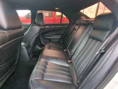 2021 Chrysler 300 — photo 14 view