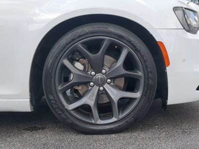 2021 Chrysler 300 — photo 11 view