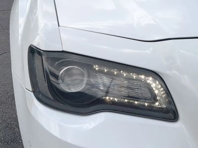 2021 Chrysler 300 — photo 10 view