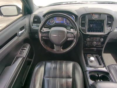 2021 Chrysler 300 — photo 17 view