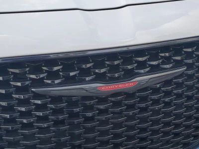 2021 Chrysler 300 — photo 13 view