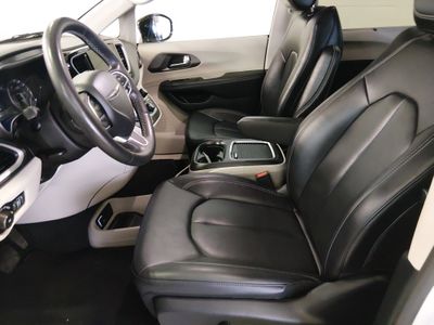 2024 Chrysler Pacifica — photo 13 view