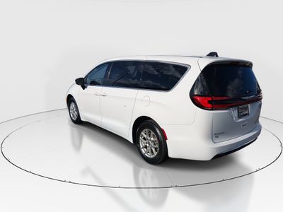 2024 Chrysler Pacifica — detail view