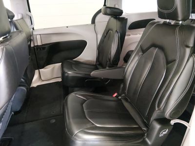 2024 Chrysler Pacifica — photo 17 view