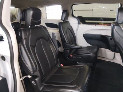 2024 Chrysler Pacifica — photo 19 view