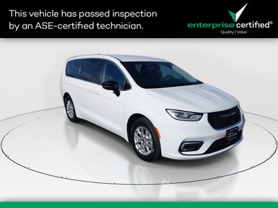 2024 Chrysler Pacifica Touring L FWD — front three-quarter view