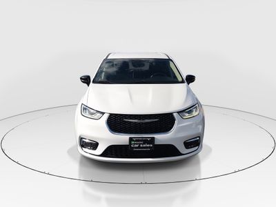 2024 Chrysler Pacifica — side profile view