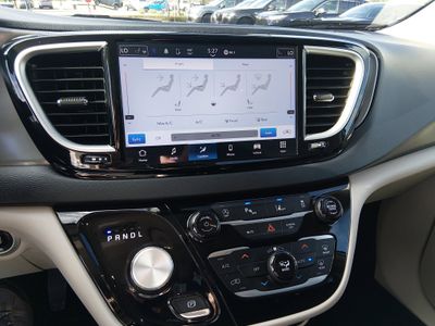 2024 Chrysler Pacifica — photo 21 view