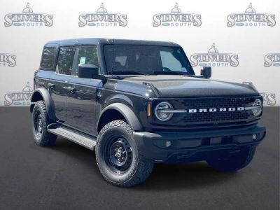 2026 Ford Bronco Outer Banks in Black — front three-quarter view