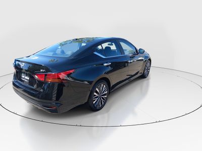2023 Nissan Altima — photo 7 view