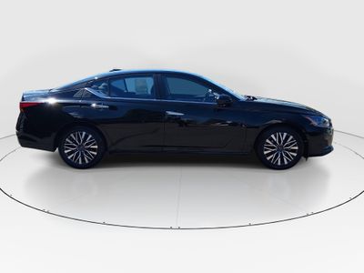 2023 Nissan Altima — photo 8 view