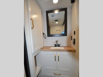 2026 Winnebago Thrive - Photo 11