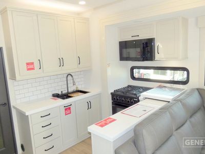 2026 Grand Design Momentum - Photo 7